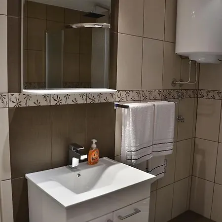 Apartment Arena White *